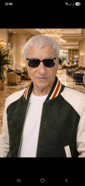 Barbat matur (varsta a 3-a), caut tanara (18+), careia sa-i ofer siguranta